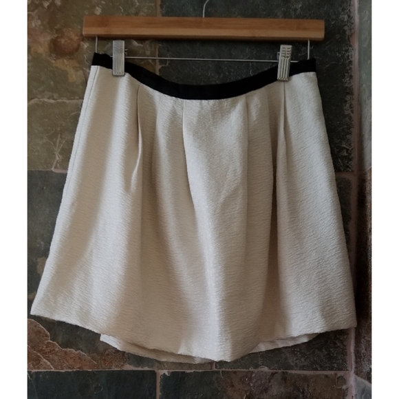 Forever 21 contemporary skirt NWT 🏷 - Picture 6 of 6